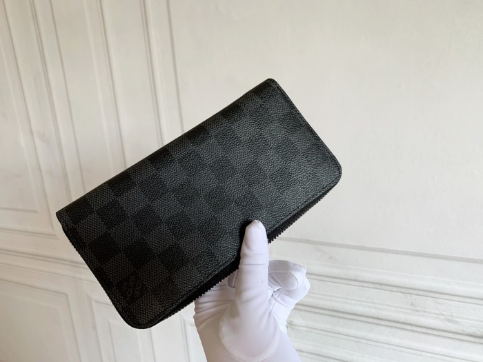 Q08：Louis Vuitton Zippy Wallet Damier Graphite Canvas
