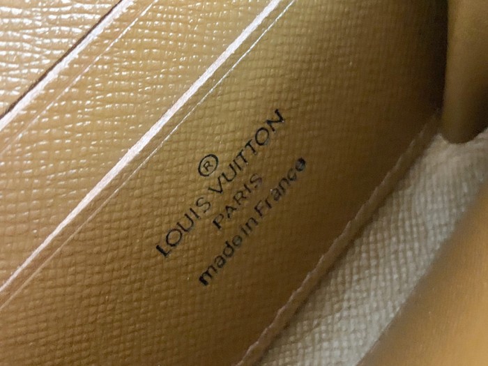 Q13：Louis Vuitton Zippy Coin Purse – Monogram Canvas