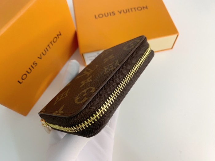 Q13：Louis Vuitton Zippy Coin Purse – Monogram Canvas