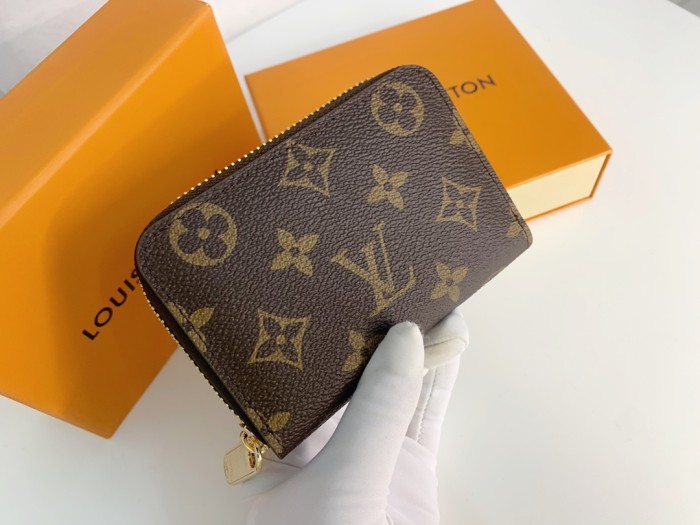Q13：Louis Vuitton Zippy Coin Purse – Monogram Canvas