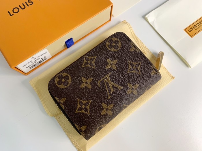 Q13：Louis Vuitton Zippy Coin Purse – Monogram Canvas