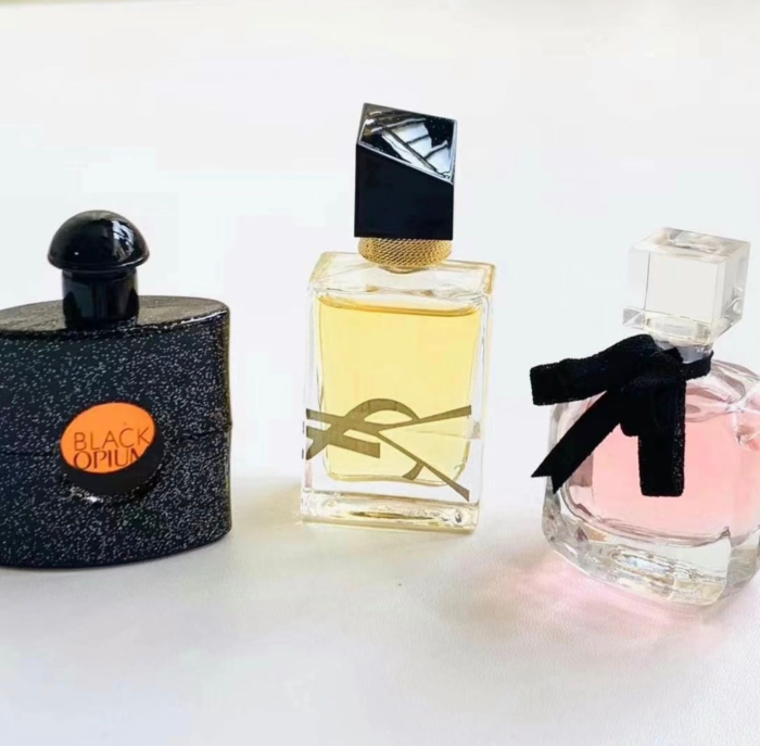 D124：Fragrance Favorites Women's Perfume Discovery Set – 12 Mini Fragrance Samples Gift Box