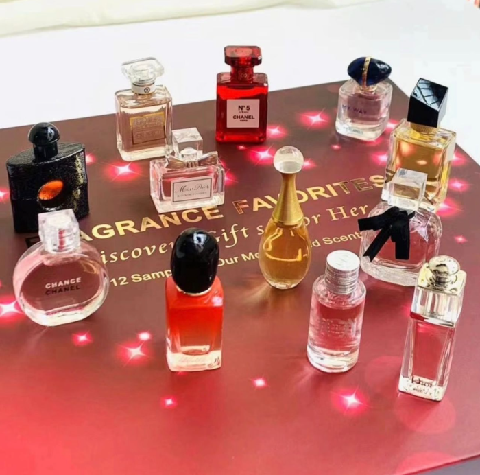 D124：Fragrance Favorites Women's Perfume Discovery Set – 12 Mini Fragrance Samples Gift Box
