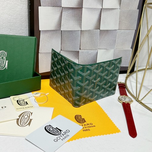 Q11：Goyard Saint-Pierre Wallet in Green Goyardine Canvas