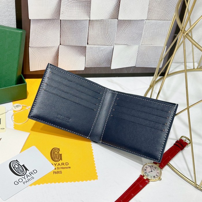 Q12：Goyard Saint-Pierre Wallet in Navy Goyardine Canvas