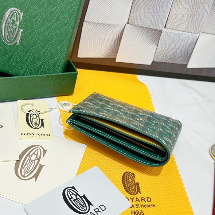 Q11：Goyard Saint-Pierre Wallet in Green Goyardine Canvas