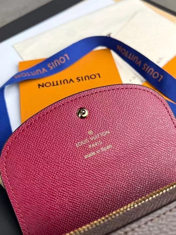 Q21：Louis Vuitton Victorine Wallet