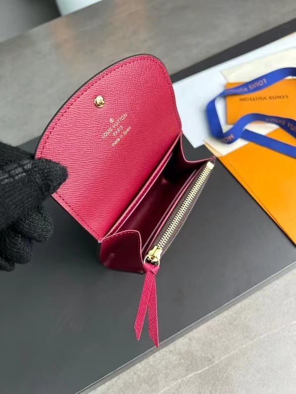 Q21：Louis Vuitton Victorine Wallet