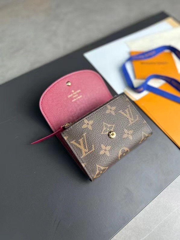 Q21：Louis Vuitton Victorine Wallet
