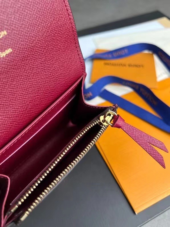 Q21：Louis Vuitton Victorine Wallet