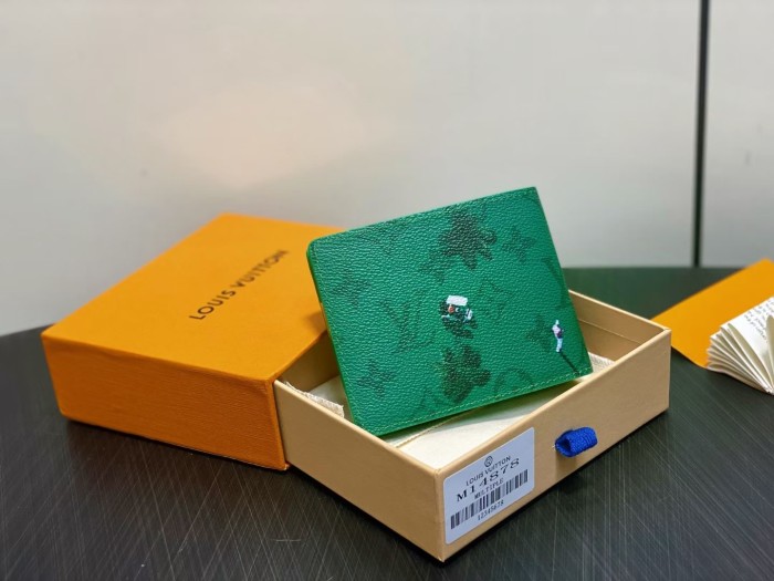 Q20：Louis Vuitton Multiple Wallet