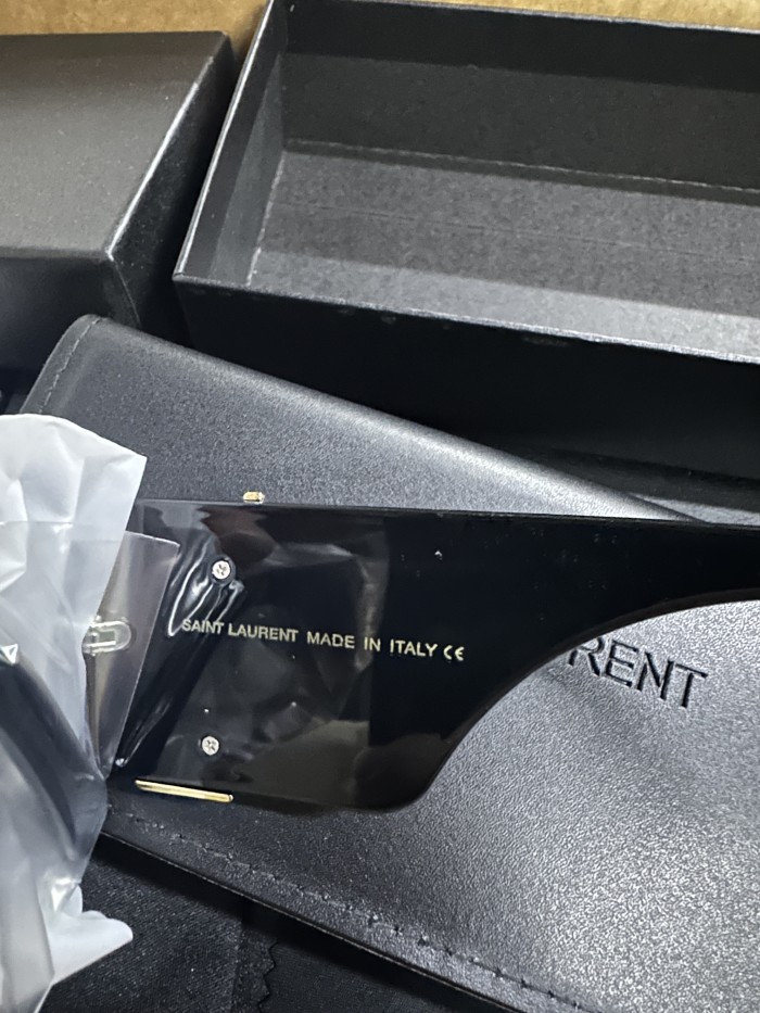 G02：Saint Laurent YSL Oversized Square Sunglasses