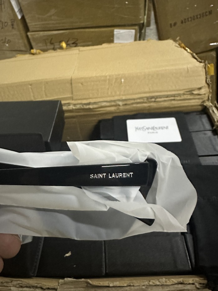 G05：Saint Laurent Square Sunglasses