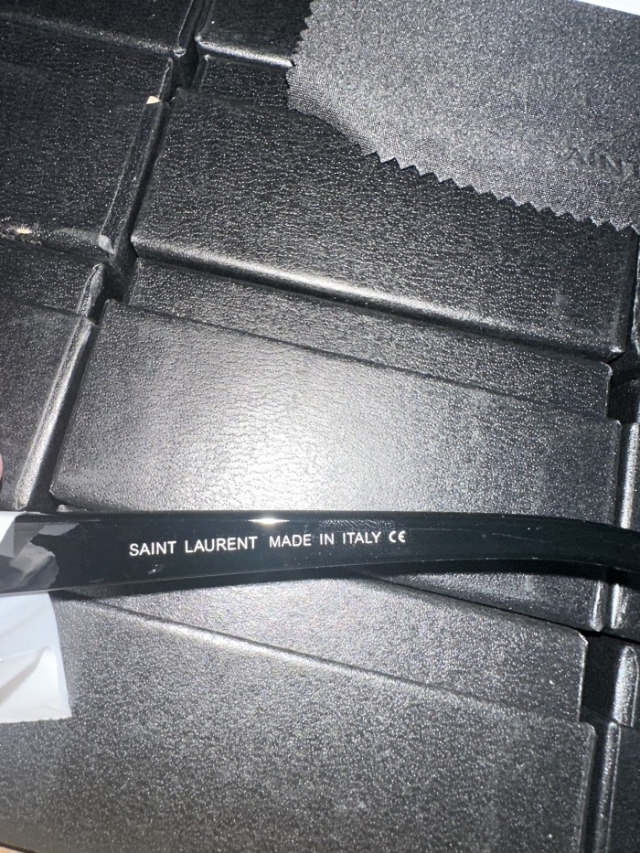 G05：Saint Laurent Square Sunglasses