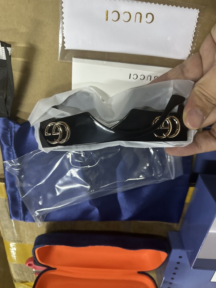 G01：Gucci Double G Wide Temple Square Sunglasses