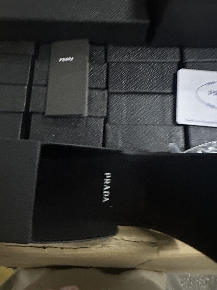 G07：Prada Square Sunglasses