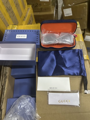 G01：Gucci Double G Wide Temple Square Sunglasses