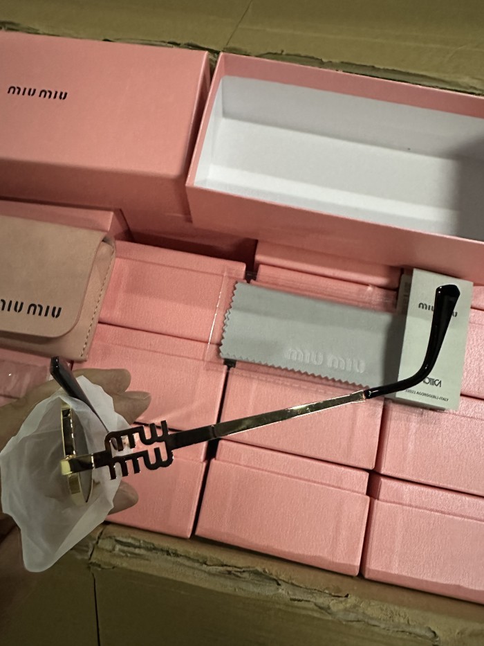 G03：Miu Miu Round Metal Sunglasses