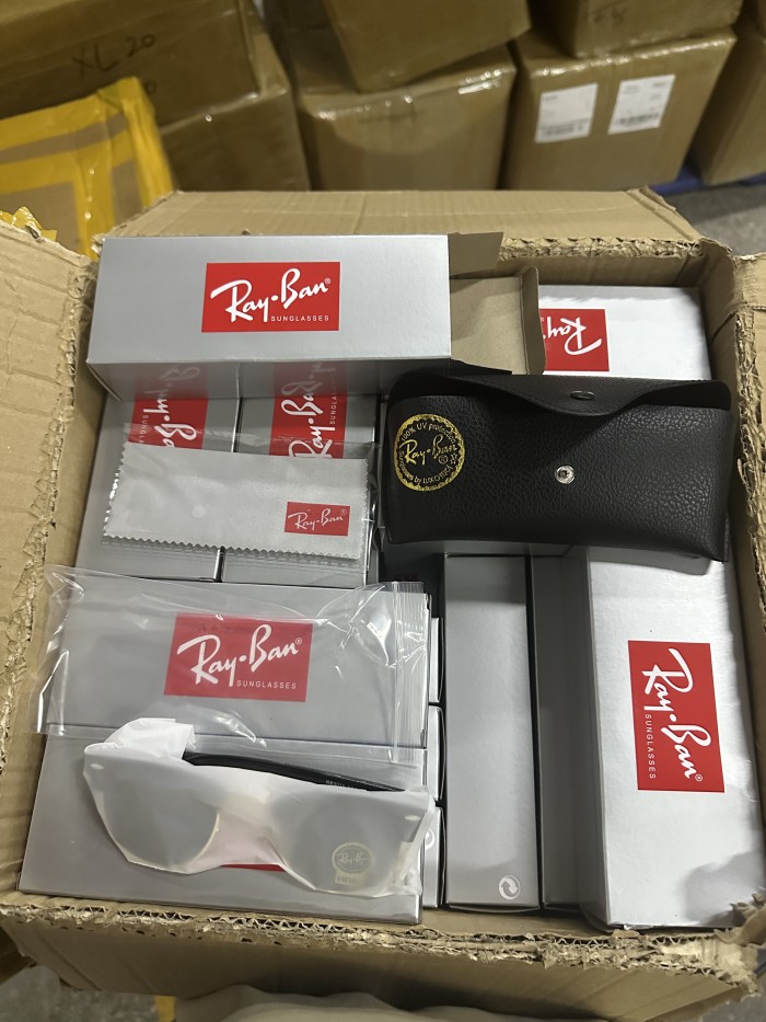 G12：Ray-Ban Clubmaster Sunglasses