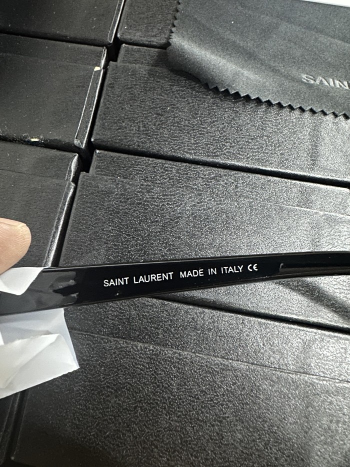 G05：Saint Laurent Square Sunglasses