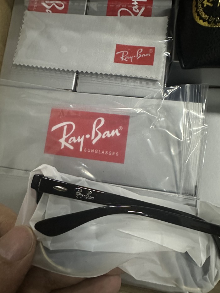 G12：Ray-Ban Clubmaster Sunglasses