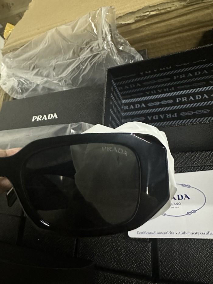 G07：Prada Square Sunglasses