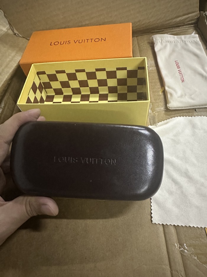 G09：Louis Vuitton Shield Sunglasses