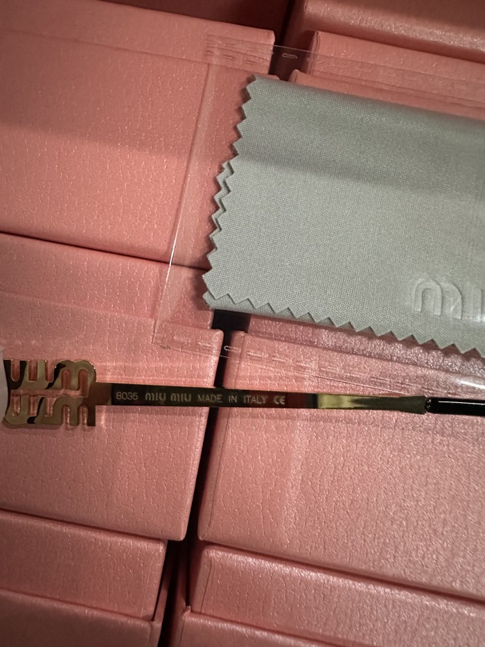 G03：Miu Miu Round Metal Sunglasses