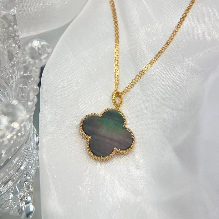 2.5cm Large Four Leaf Grass Necklace