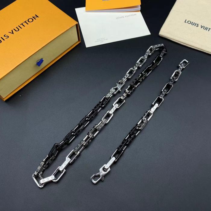 Semi black necklace bracelet