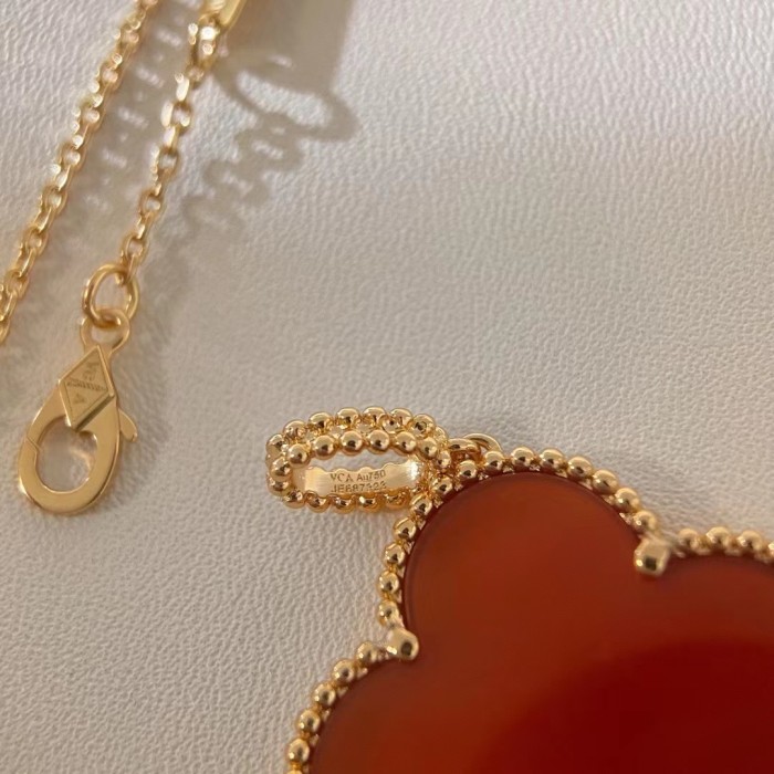 2.5cm Large Four Leaf Grass Necklace