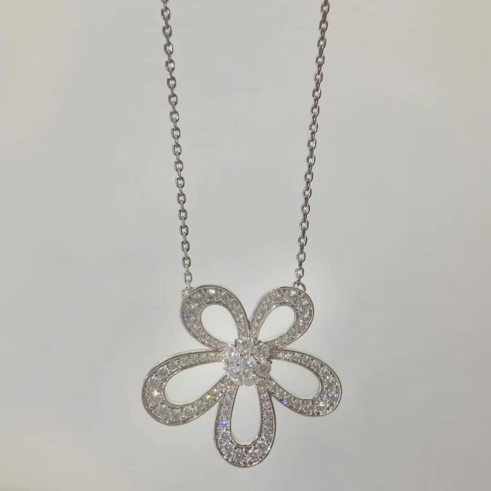 Four-leaved grass necklace inlaid with diamonds, v-gold material, non-fading