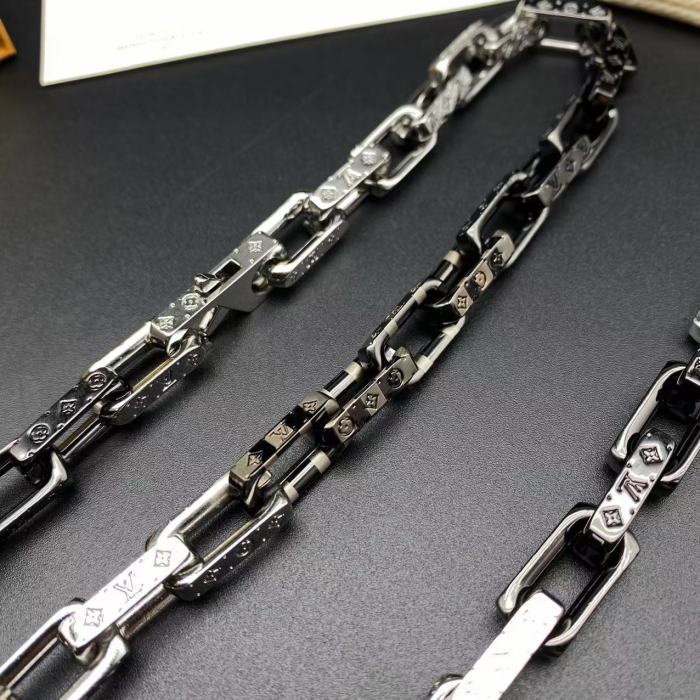 Semi black necklace bracelet