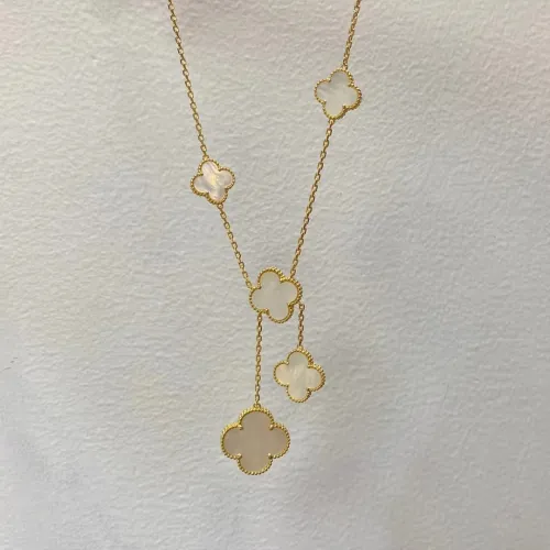 Four Leaf Grass Irregular Necklace