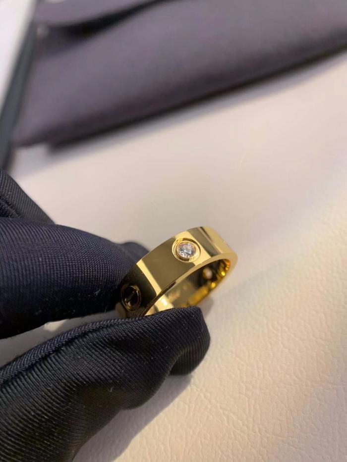 5.5mm smooth tricolor V gold diamond ring