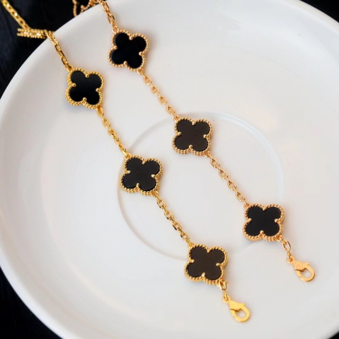 Four-leaved grass bracelet agate