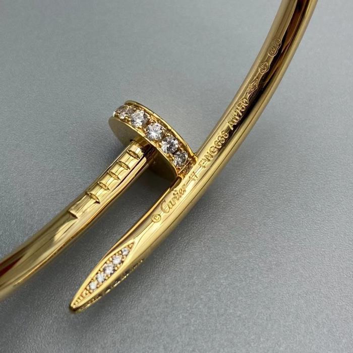 Large nail bracelet with diamond