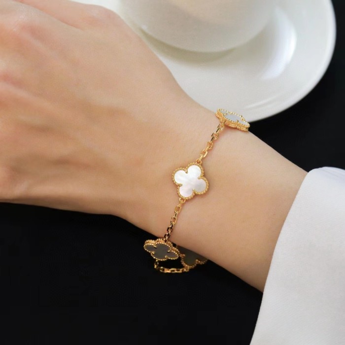 Fourleaf white fritillaria bracelet