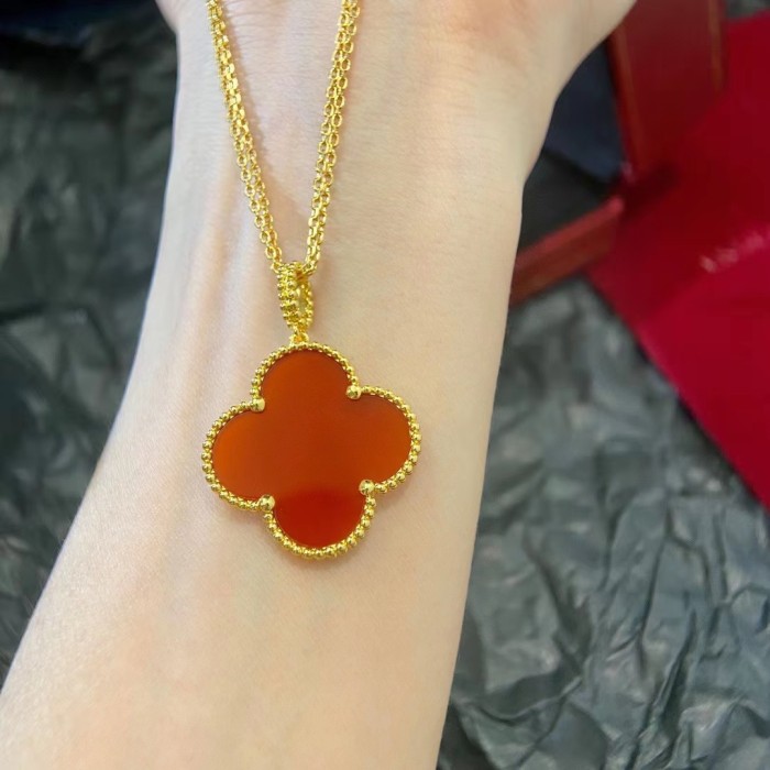 2.5cm Large Four Leaf Grass Necklace