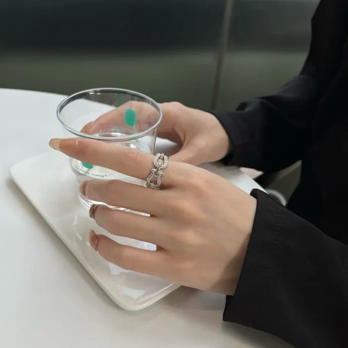Horseshoe ring