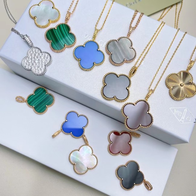 2.5cm Large Four Leaf Grass Necklace