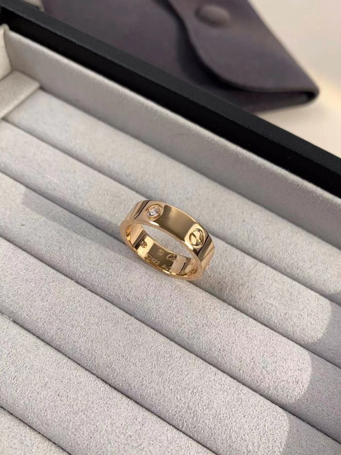 5.5mm smooth tricolor V gold diamond ring