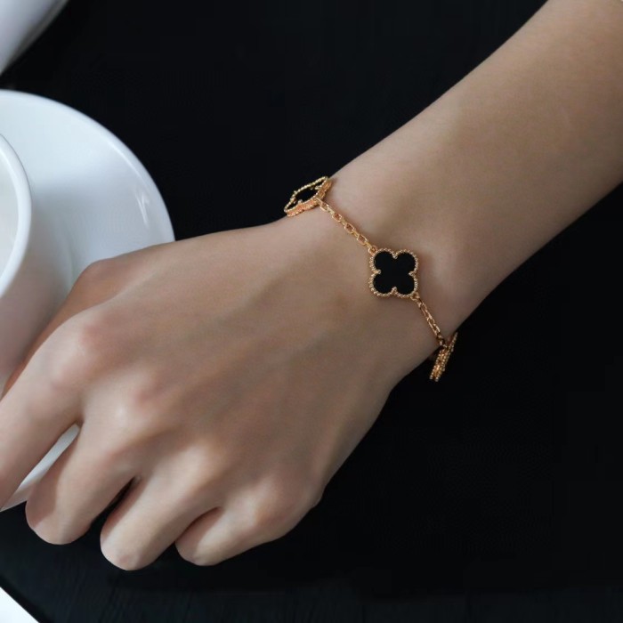 Four-leaved grass bracelet agate