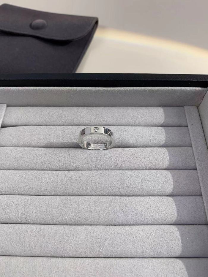 4mm smooth tricolor V gold diamond ring