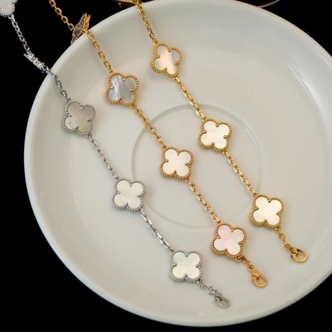 Fourleaf white fritillaria bracelet