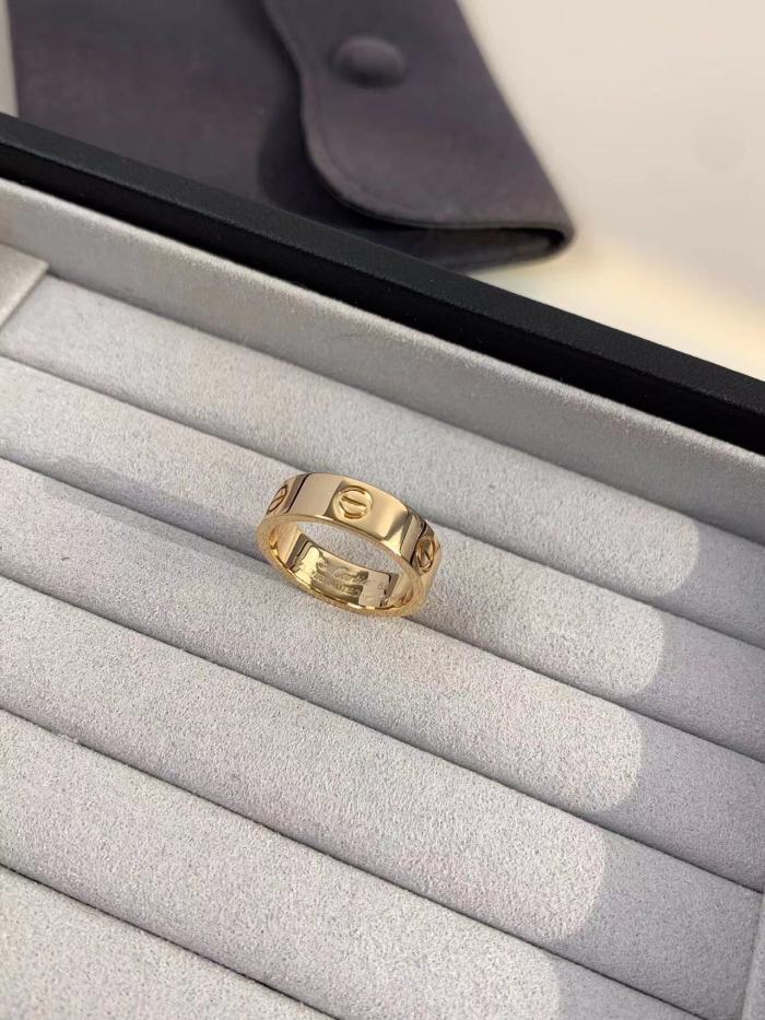 5.5mm smooth tricolor V gold ring