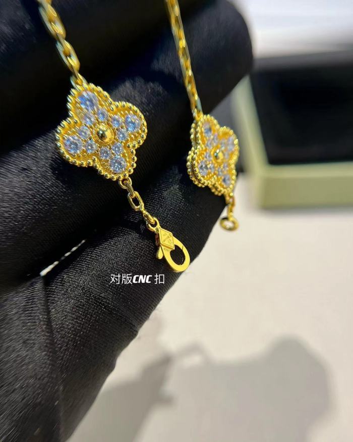 Full Diamond 5 Flower Bracelet