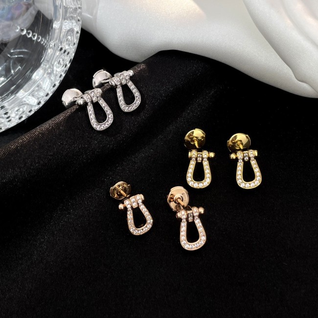 Horseshoe earrings
