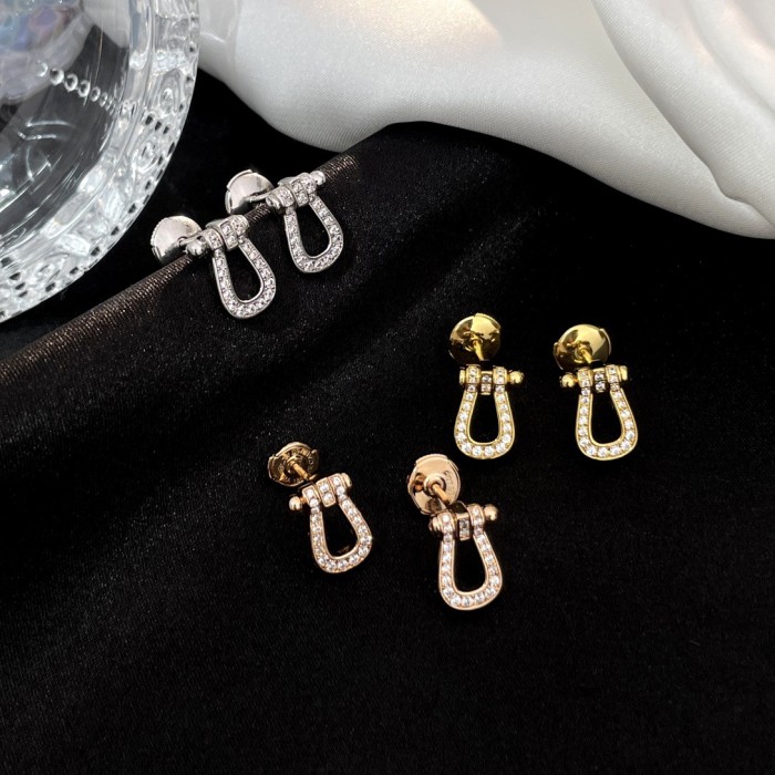Horseshoe earrings