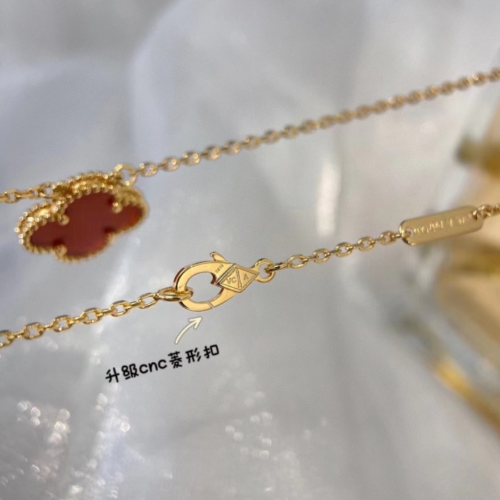 Clover necklace agate v gold material